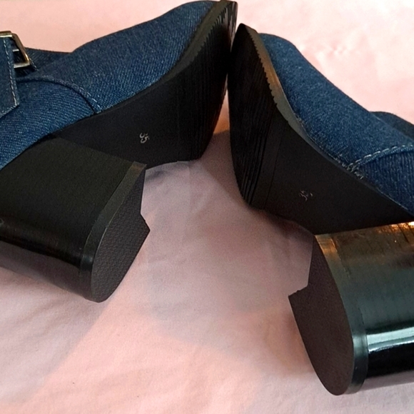 ❄️ Beautiful 2" Heel Blue Jean Boots NWOT - Picture 4 of 4